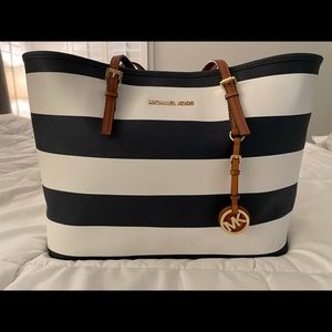 Michael Kors jet set east/west tote in navy/white stripe